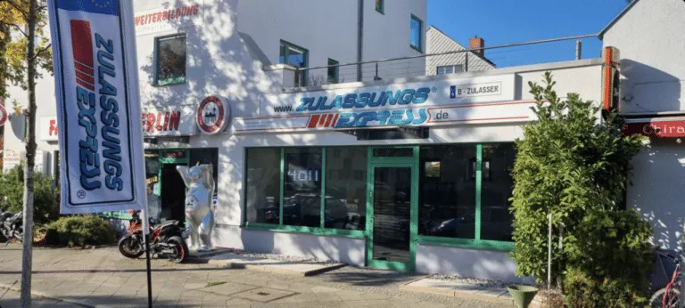 Zulassungsstelle vor dem Gebäude